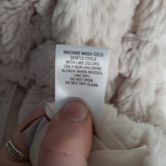 Reversible faux fur vest - Picture 8 of 8